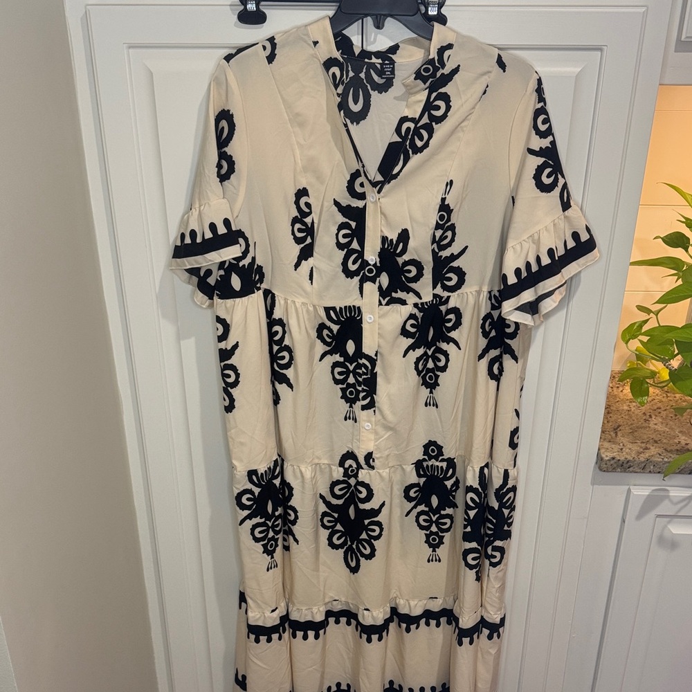 SHEIN Black and Cream Maxi Dress